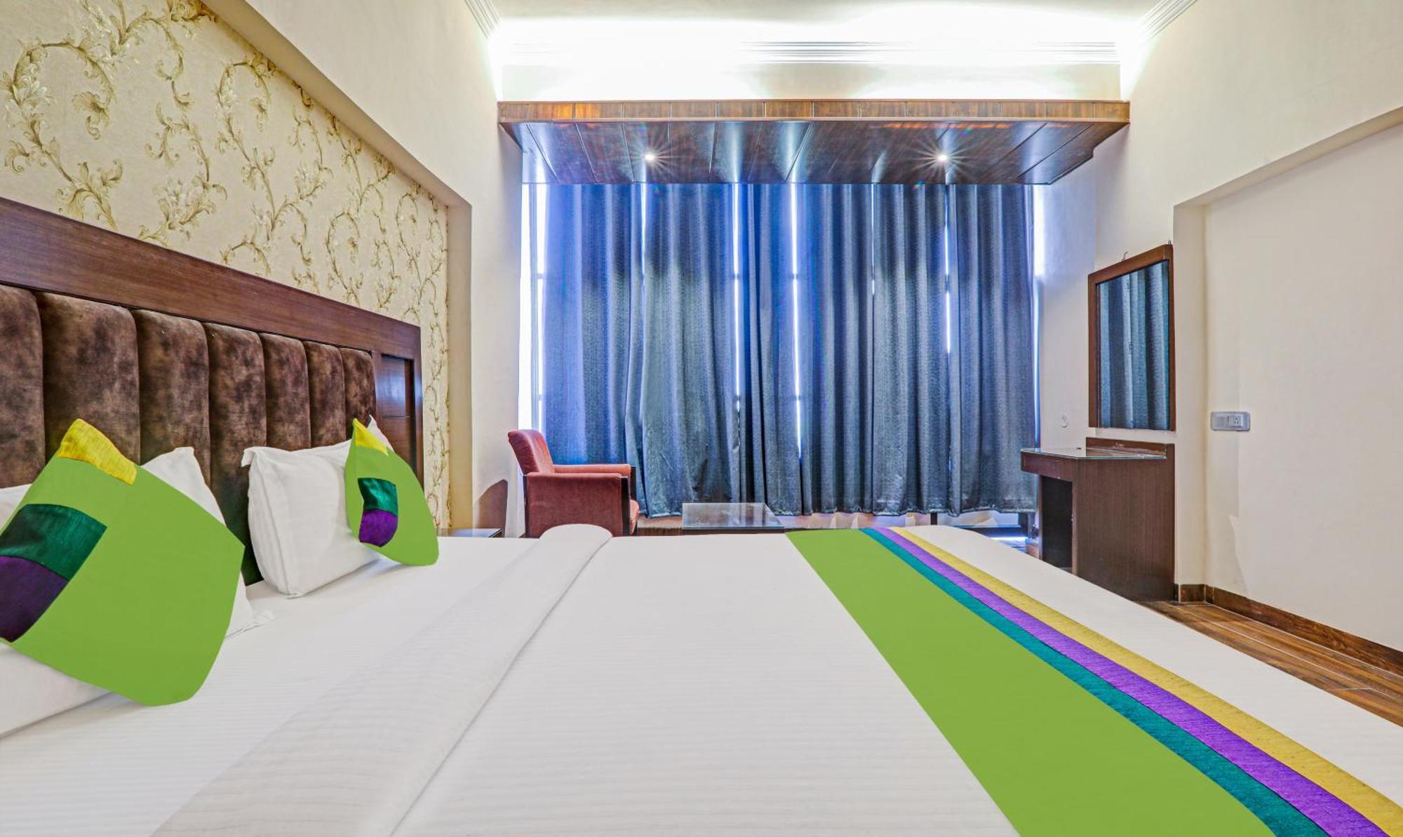 Hotel The Golden Bird 아그라 외부 사진