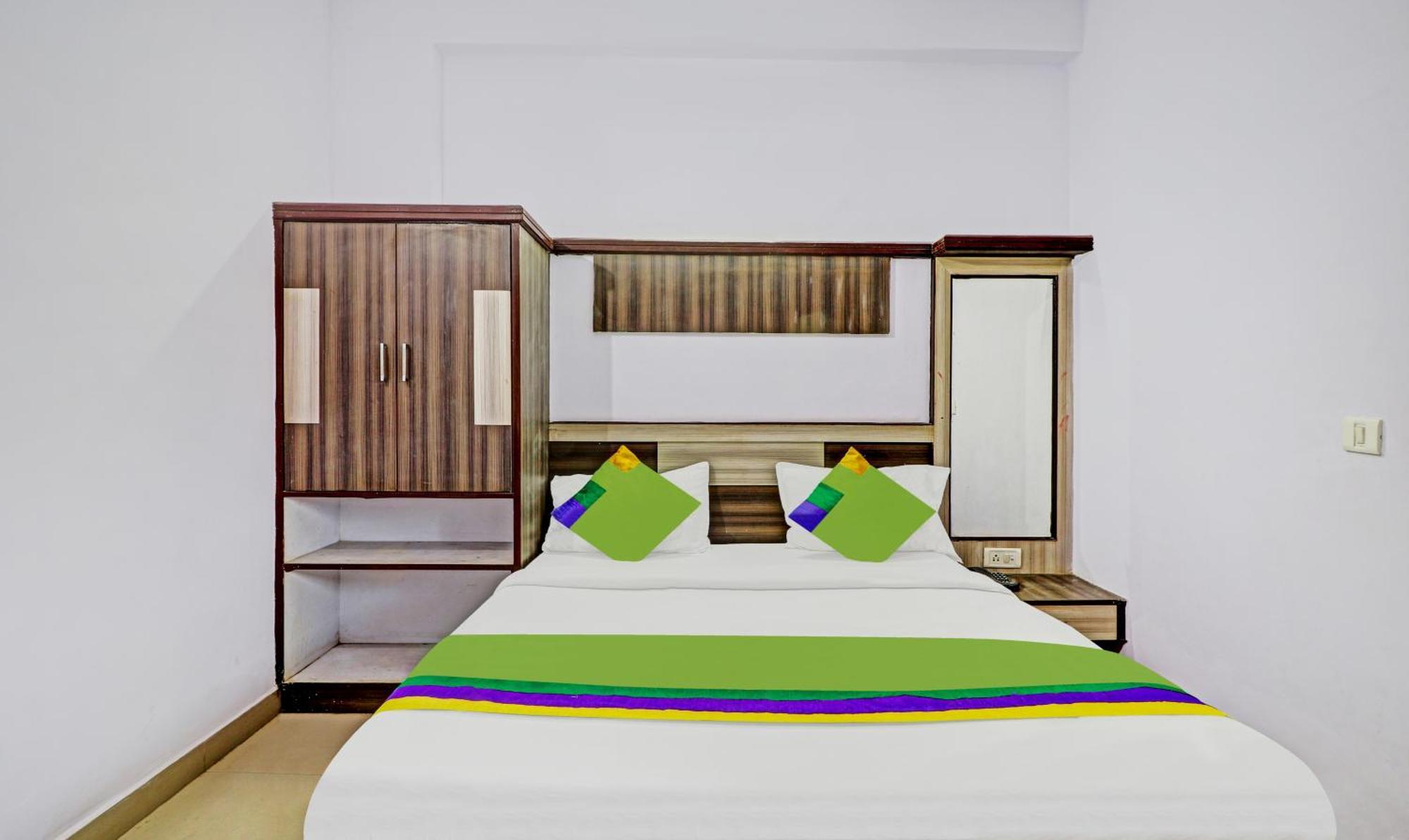 Hotel The Golden Bird 아그라 외부 사진